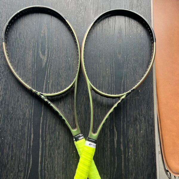 Wilson Blade V8 -98 İnç-305 Gr- L-3 ( 2 adet fiyatıdır)